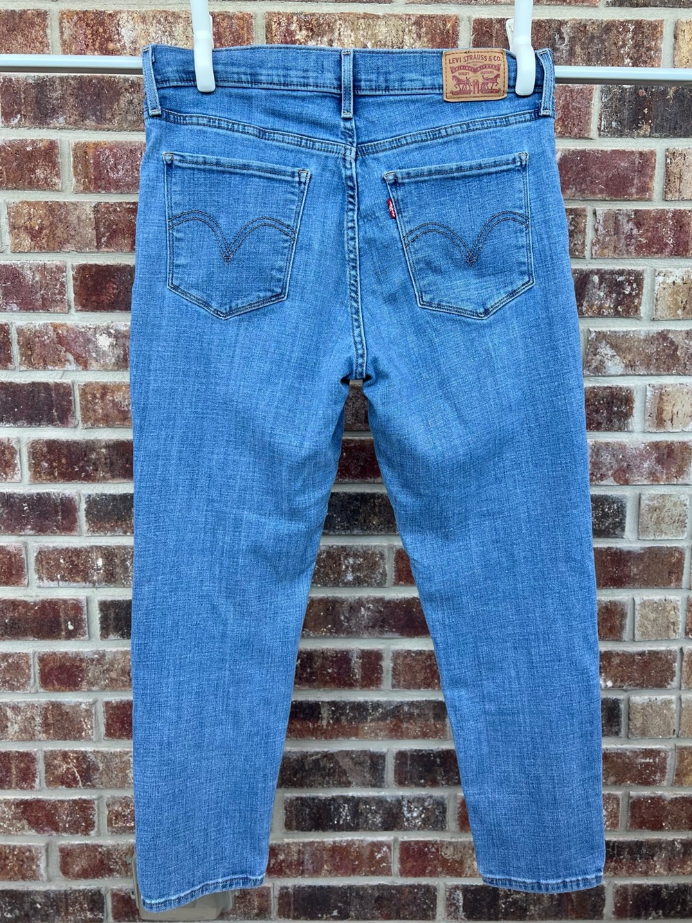 Levi's Women's Size 8 / W29 Medium Wash Classic Crop Stretch Denim Jeans